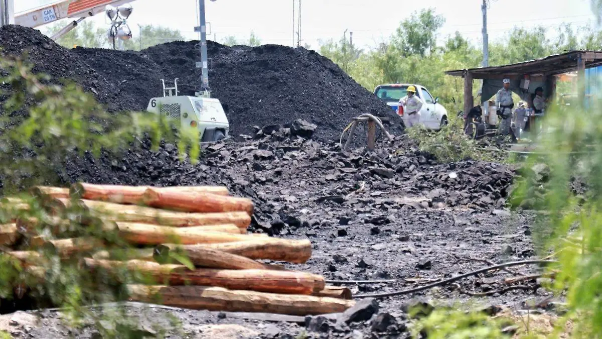 Fiscalía solicita señas particulares de mineros atrapados en Sabinas